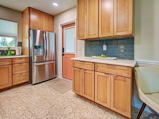 Building Photo - Seasonal Rental Near Venice – Pet-Friendly 3 Bed, 2 Bath Home