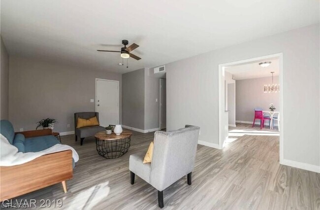 Building Photo - 1511 Living Desert Dr