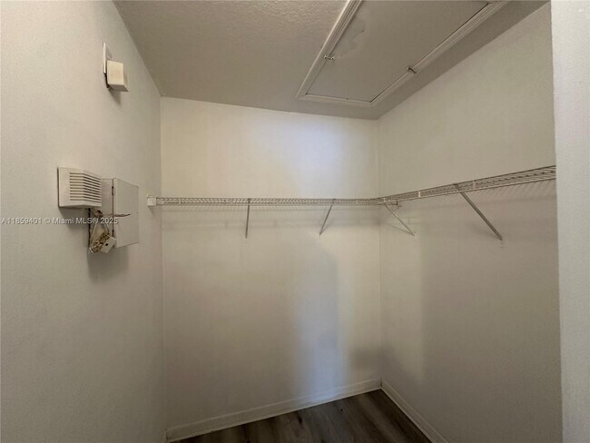 Building Photo - 1261 SE 31st Ct