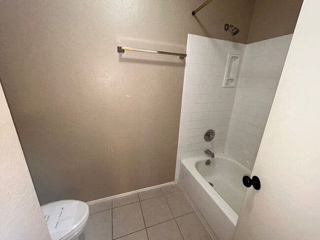 Building Photo - 521 E Kristal Way