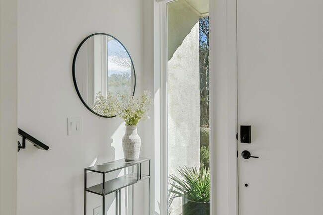 Building Photo - 410 W Alpine Rd