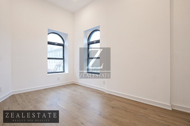 Building Photo - 4922 5th Avenue