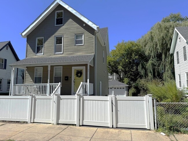Building Photo - 31 Chipman St