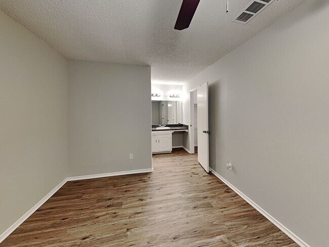 Building Photo - Coming Soon! 3 BR/2BA | Newly Renovated Single Family Home | Fenced backyard | In Mesquite