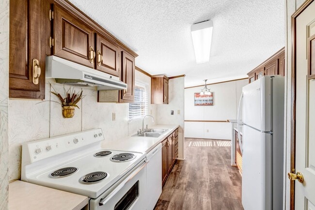 Building Photo - 3 Bedroom/2 Bathroom Home For Rent