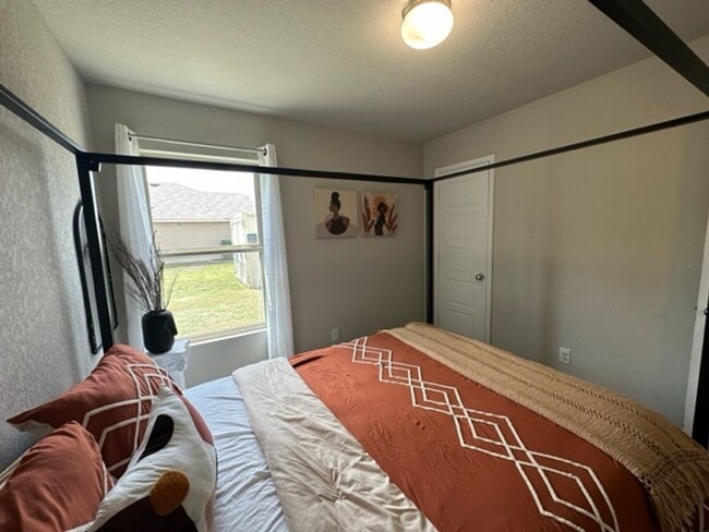 Building Photo - Move in soon! Beautiful  3 bedroom 2 bath near Lackland AFB