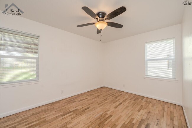 Building Photo - 1624 Sunnyside Ln