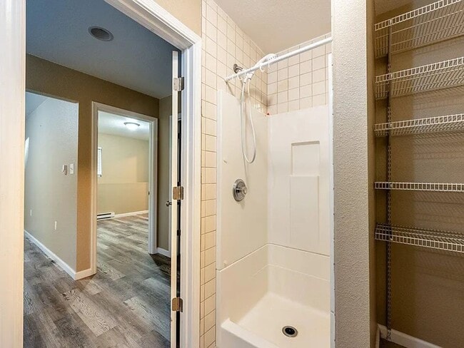 Building Photo - 4 bedroom rental in great neighborhood