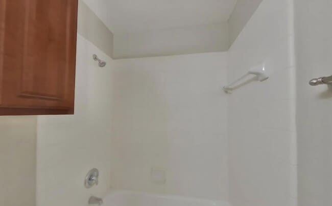 Building Photo - Spacious, Stylish, and Simply Perfect — 3-Bedroom Home