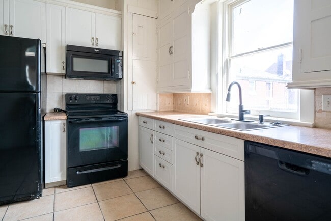 Building Photo - Stunning 1910 Historic Home