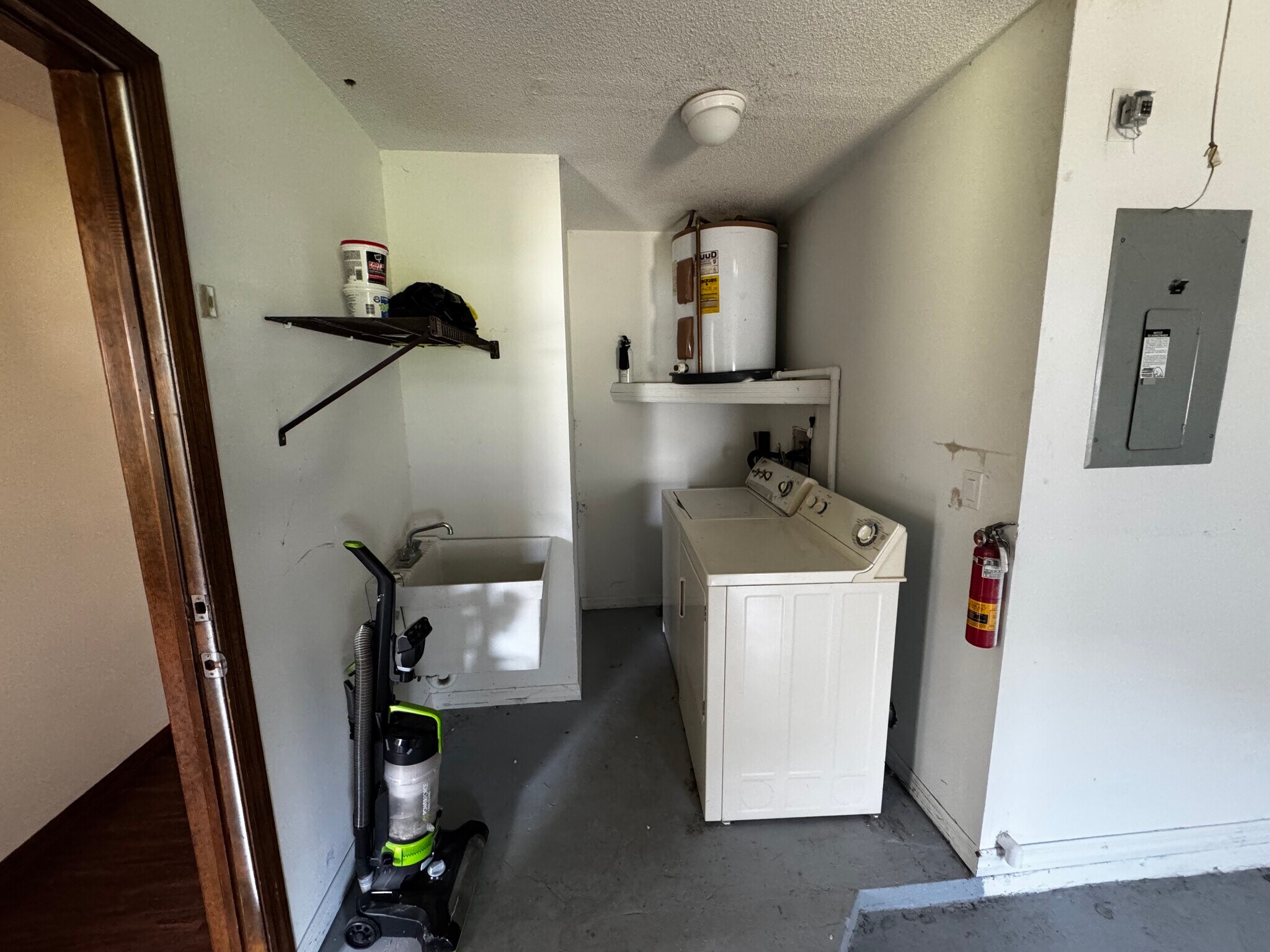 Building Photo - 1065 Altoona Ave