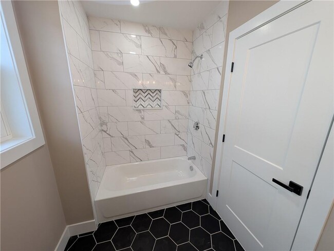 Building Photo - 56 Diamond St