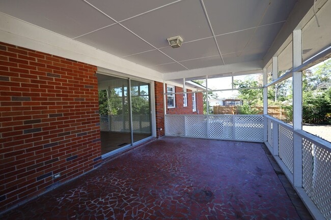 Building Photo - 1200 Dellwood Dr