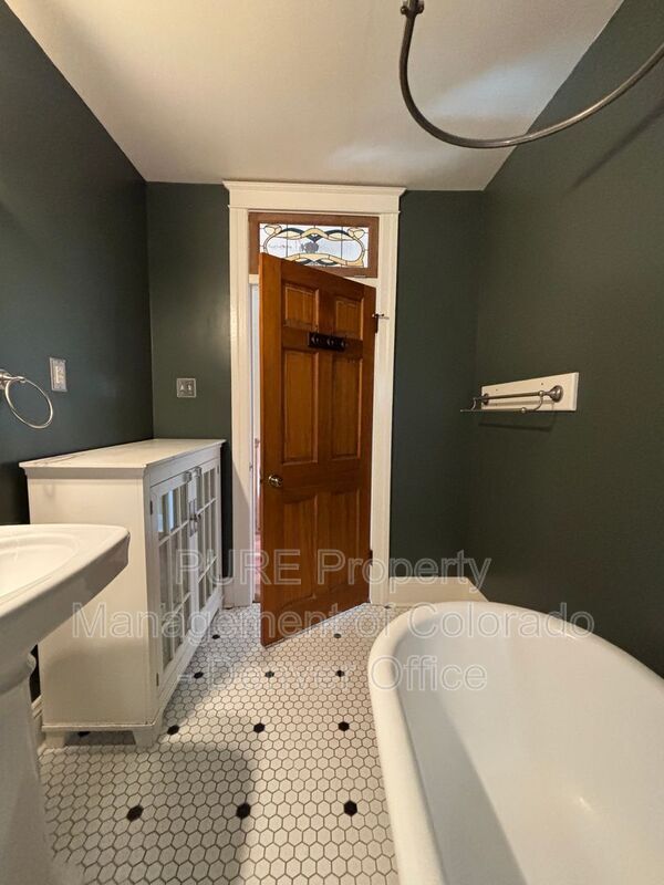 Building Photo - 1529 E 23rd Ave