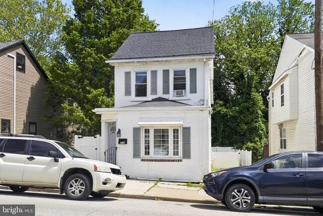 Building Photo - 475 Old Elm St