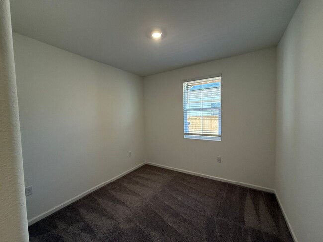 Building Photo - Brand NEW single story home in Hughson!