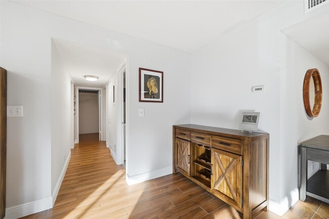 Building Photo - 8412 Shadow Ct