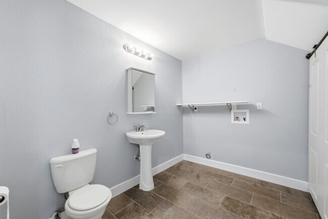 Building Photo - 15621 Northland Dr