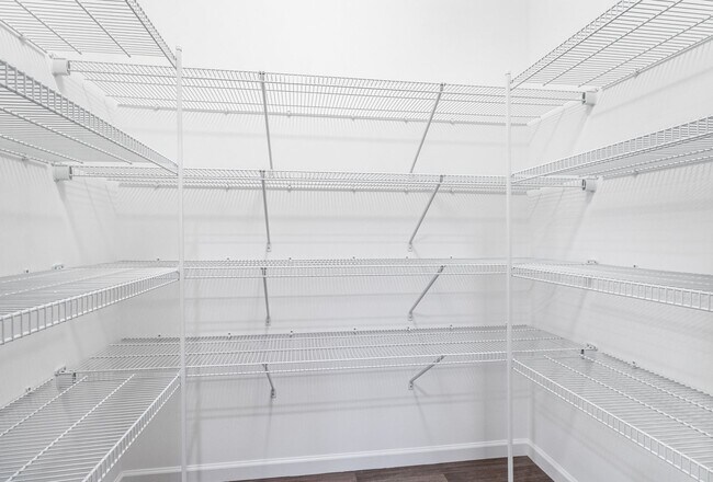 Building Photo - 7870 Briarwood Dr