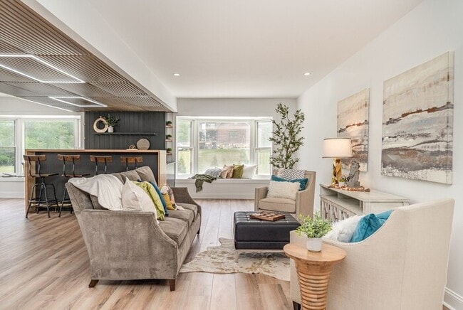 Building Photo - 95 Short Dr