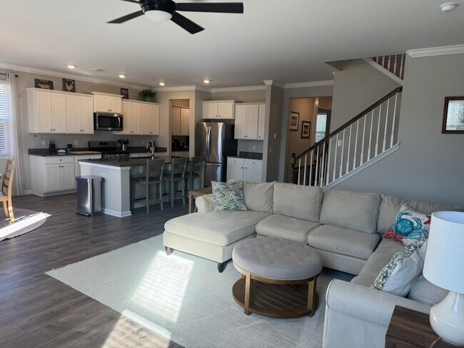 Building Photo - 135 Airy Dr