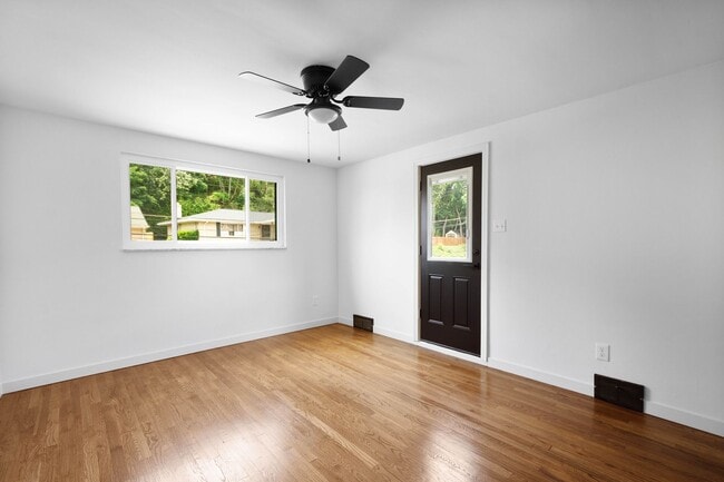 Building Photo - READY FOR MOVE IN! FULLY REMODELED 3-BEDRO...