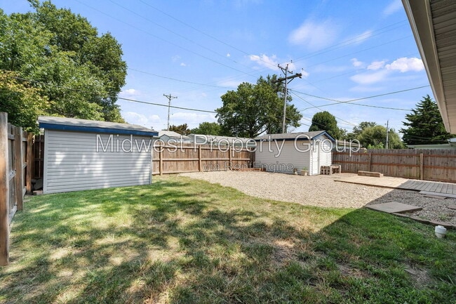 Building Photo - 1595 Flicker Dr