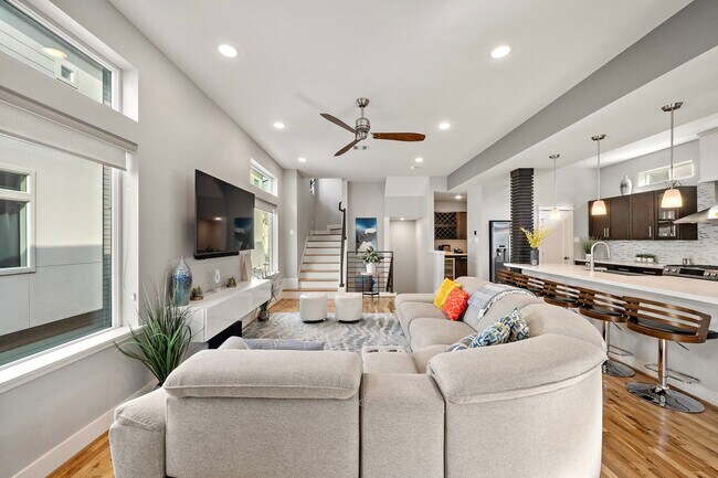 Building Photo - 4309 Marina St