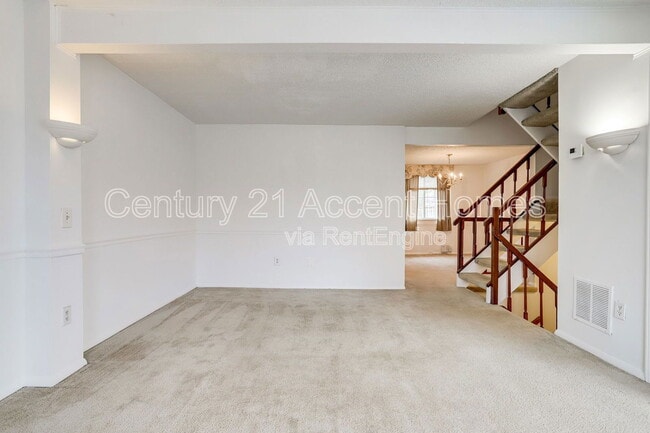 Building Photo - 5328 Larochelle Ct