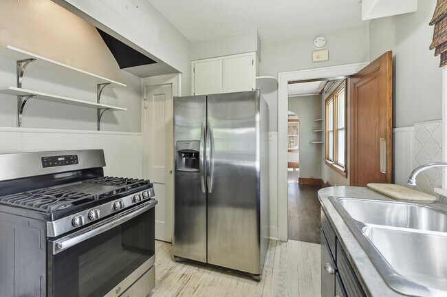 Building Photo - 1608 S 55th St