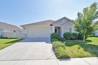 Building Photo - Immaculate Single-Level Home in Quiet Neig...