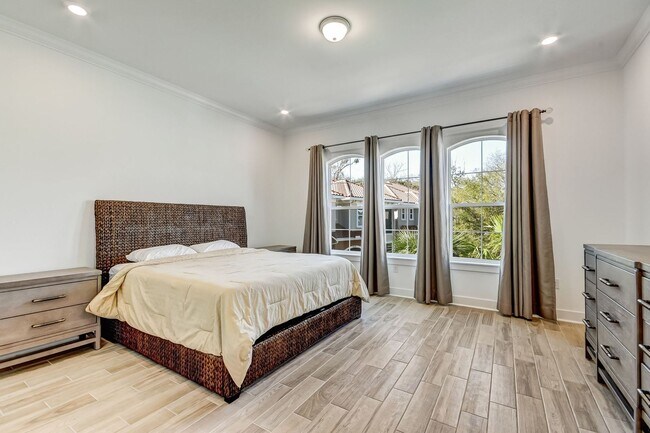 Building Photo - Townhome  in The Enclave at Summer Beach