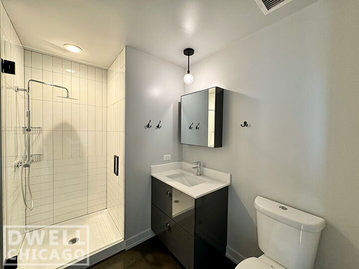 Building Photo - 102 W Chicago Ave