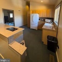 Building Photo - 700 Hunters Rd