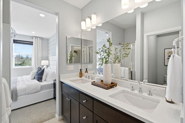 Building Photo - 394 Circuit Wy