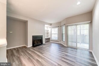 Building Photo - 3903 Penderview Dr