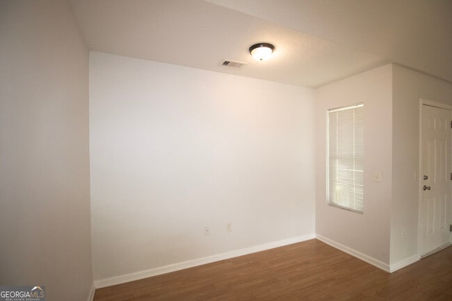 Building Photo - 206 N Bridgeport Dr