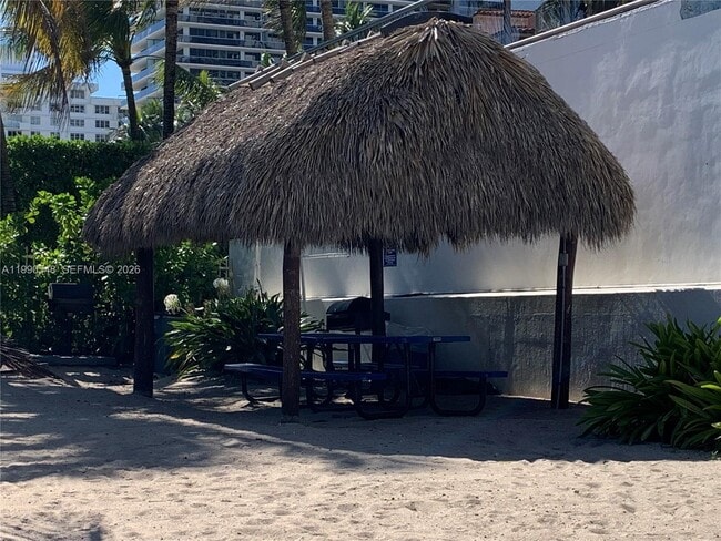 Building Photo - 6039 Collins Ave