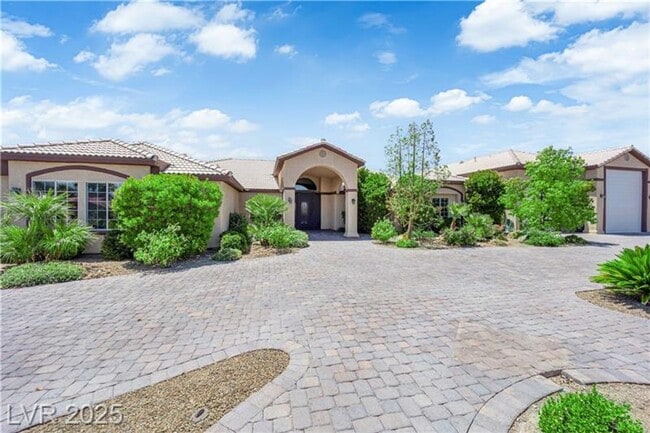 Building Photo - 1.2 Acres with Indoor & Outdoor RV Parking!!!!