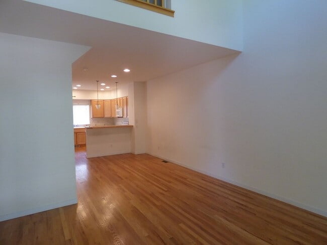 Building Photo - Beautiful Townhome in South Longmont