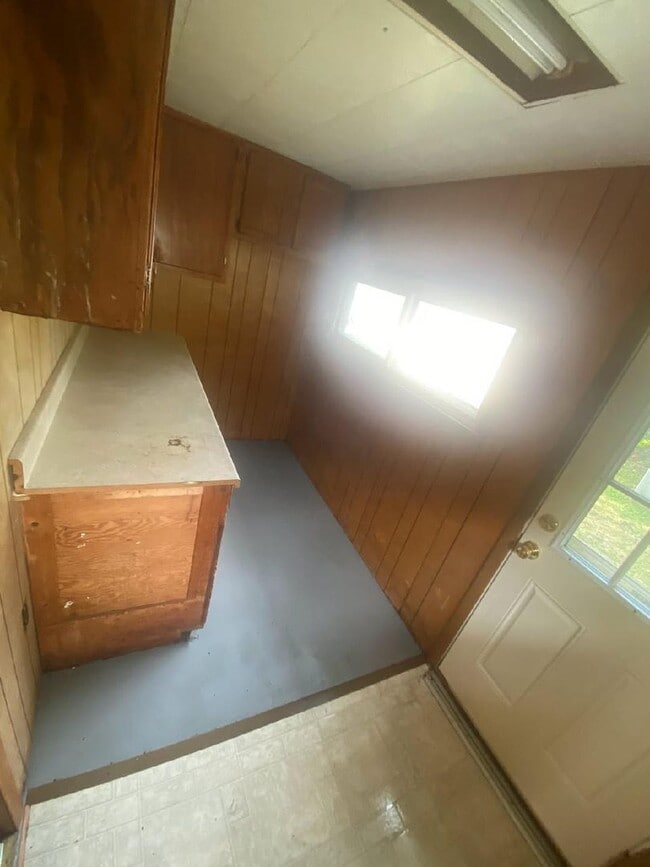 Building Photo - 2 BED 1 BATH