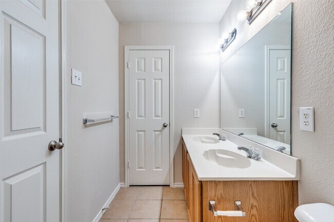 Building Photo - 1909 Diamond Lake Trail