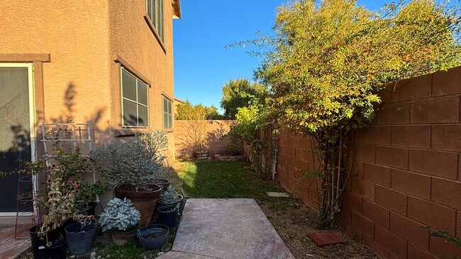 Building Photo - Excellent home in Providence Las Vegas. 3 Bedrooms and cute backyard! Must see!