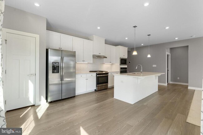 Building Photo - 143 Hood Farm Dr