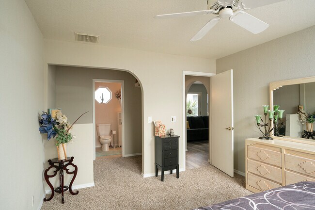 Building Photo - 1746 Cliffrose Dr