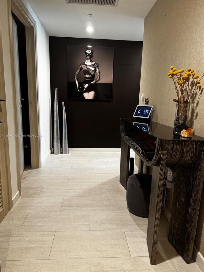 Building Photo - 1000 Brickell Plaza