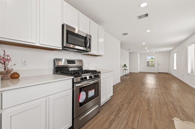 Building Photo - 7642 Terania Mdw Ln