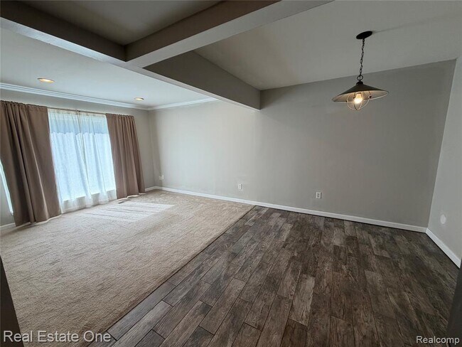 Building Photo - 29828 CITY CENTER # 1 Dr