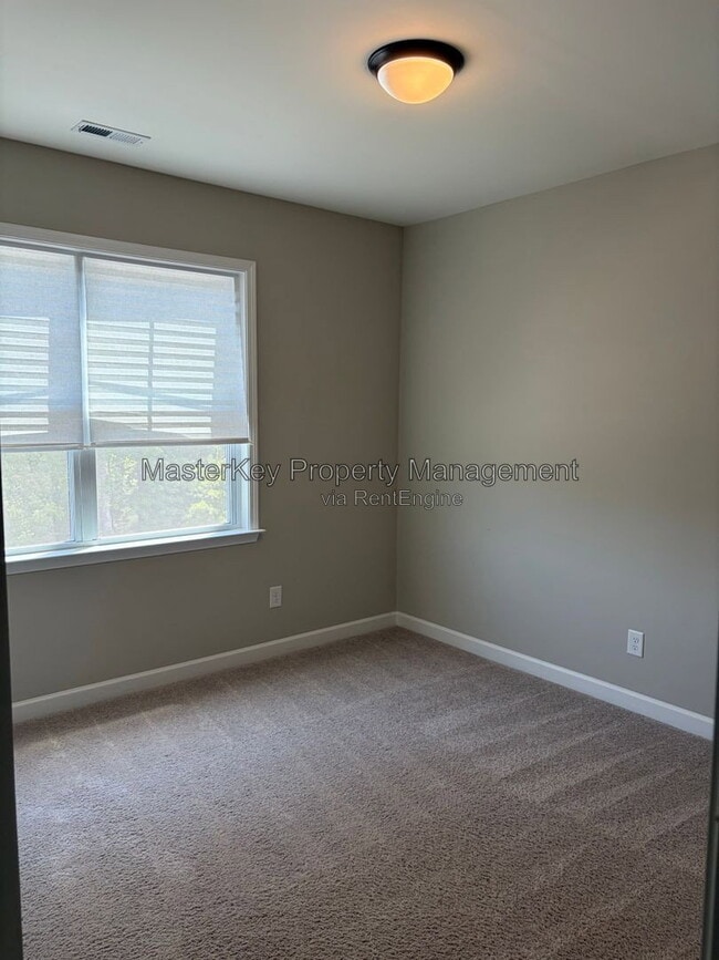 Building Photo - 727 Carraway Garden Dr