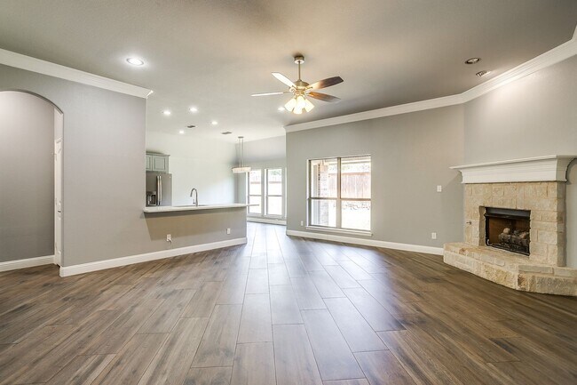 Building Photo - Beautiful 4 Bed, 2 Bath in Pristine Willow...